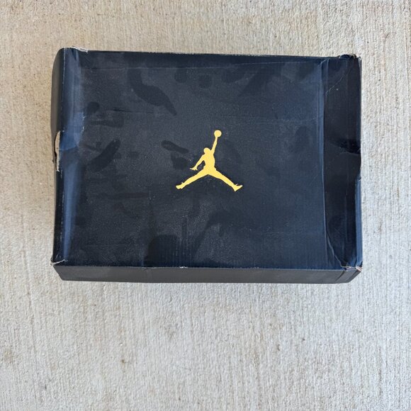 Air Jordan 1 Low SE - Picture 3 of 9